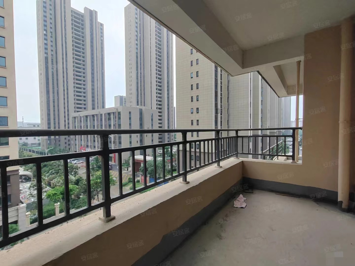 房东亏本出售，荣怀边户5300，​四房，好楼层，证满二，南北双阳台