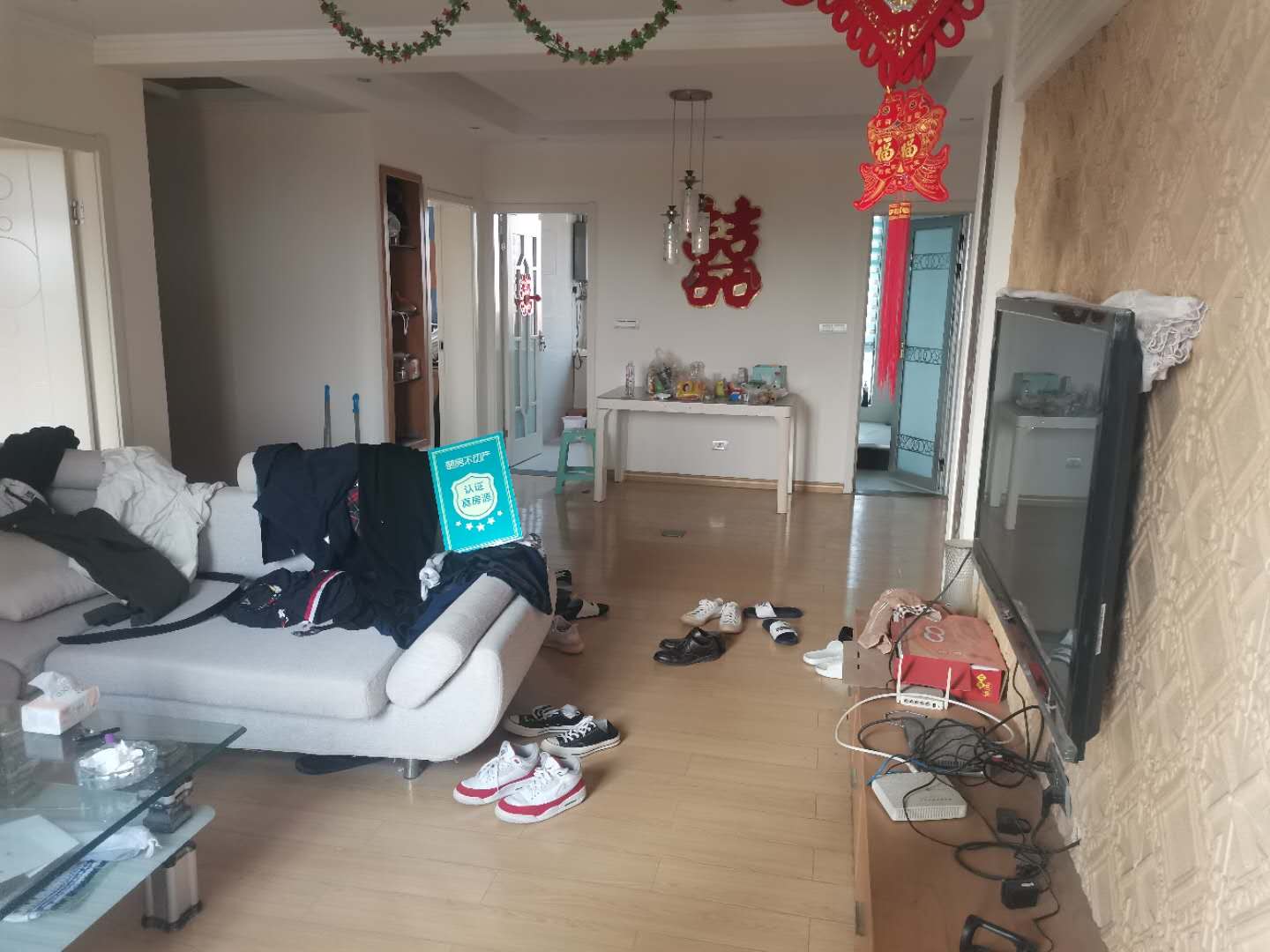 绿地华庭傲城，户型方正，采光充足。