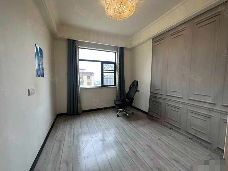 业主急售，城南新街，​精装单价4700，精装三房，证满二，不介意🉑联系看房，