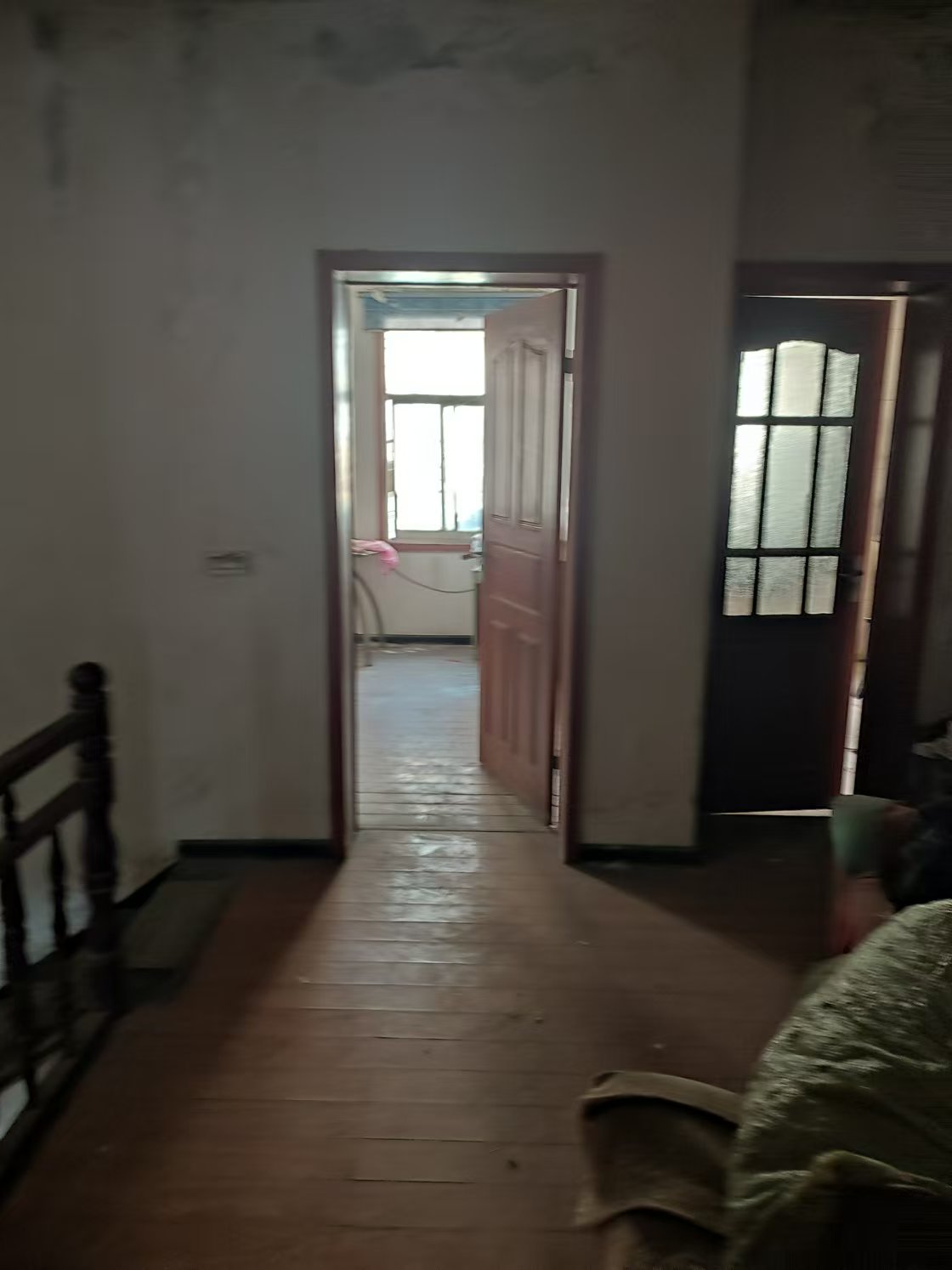 大洪小区大洪路西一巷三层私房可做门面厂房仓库，门口可以停车诚心出售