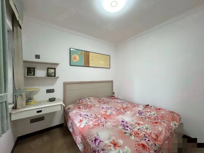 369，一中附近，电梯精装三房，9.9成新，好楼层，正规小区，南北通透