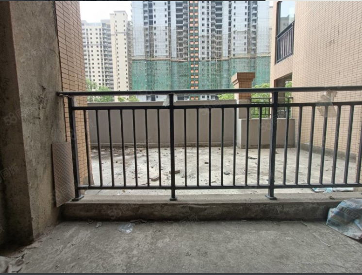 急售时代天骄大露台毛坯三房边户电梯小高层视野好看房又方便