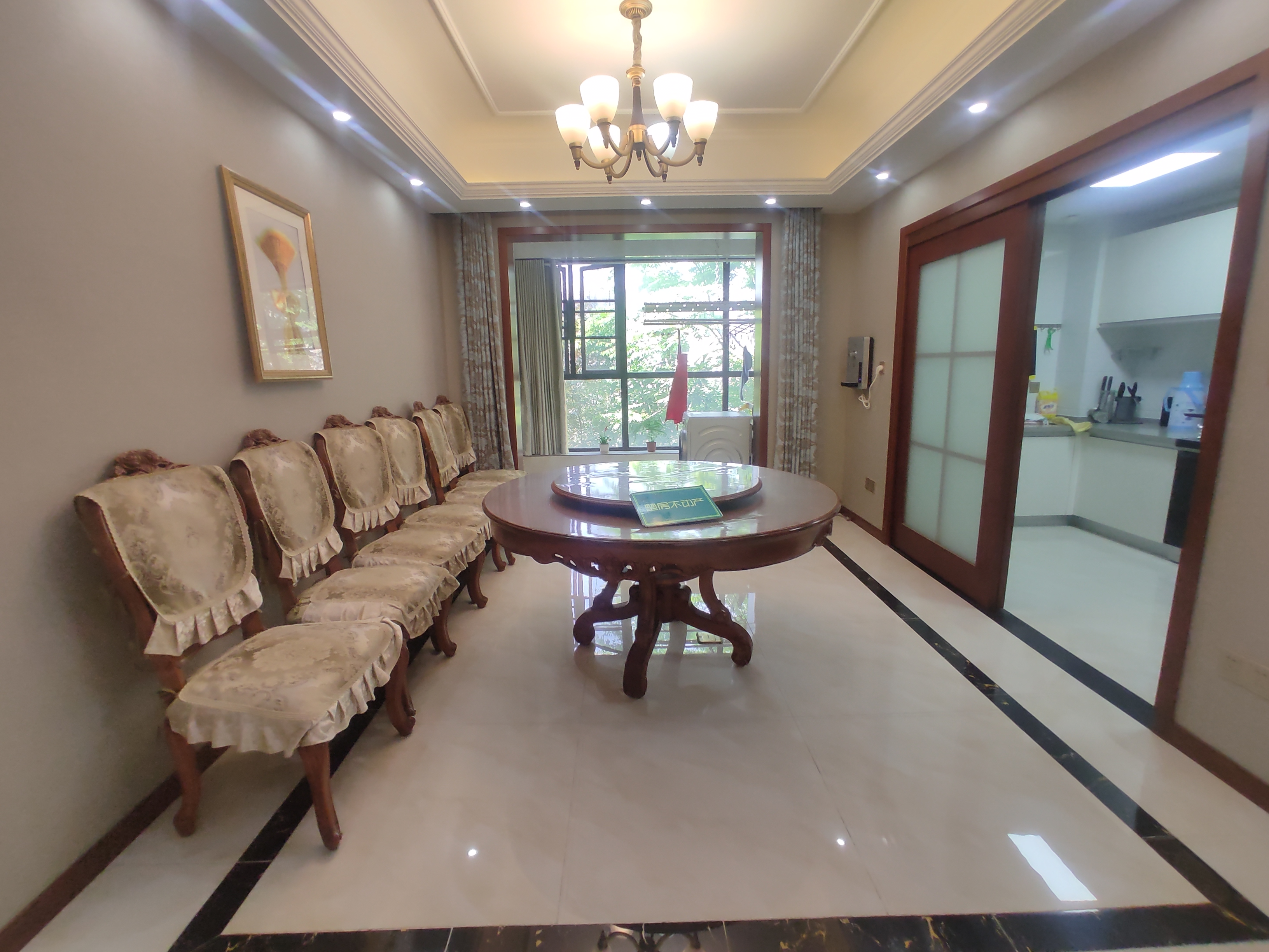 新城一号电梯洋房一梯一户装修好大平层环境优美南北通透证件满二