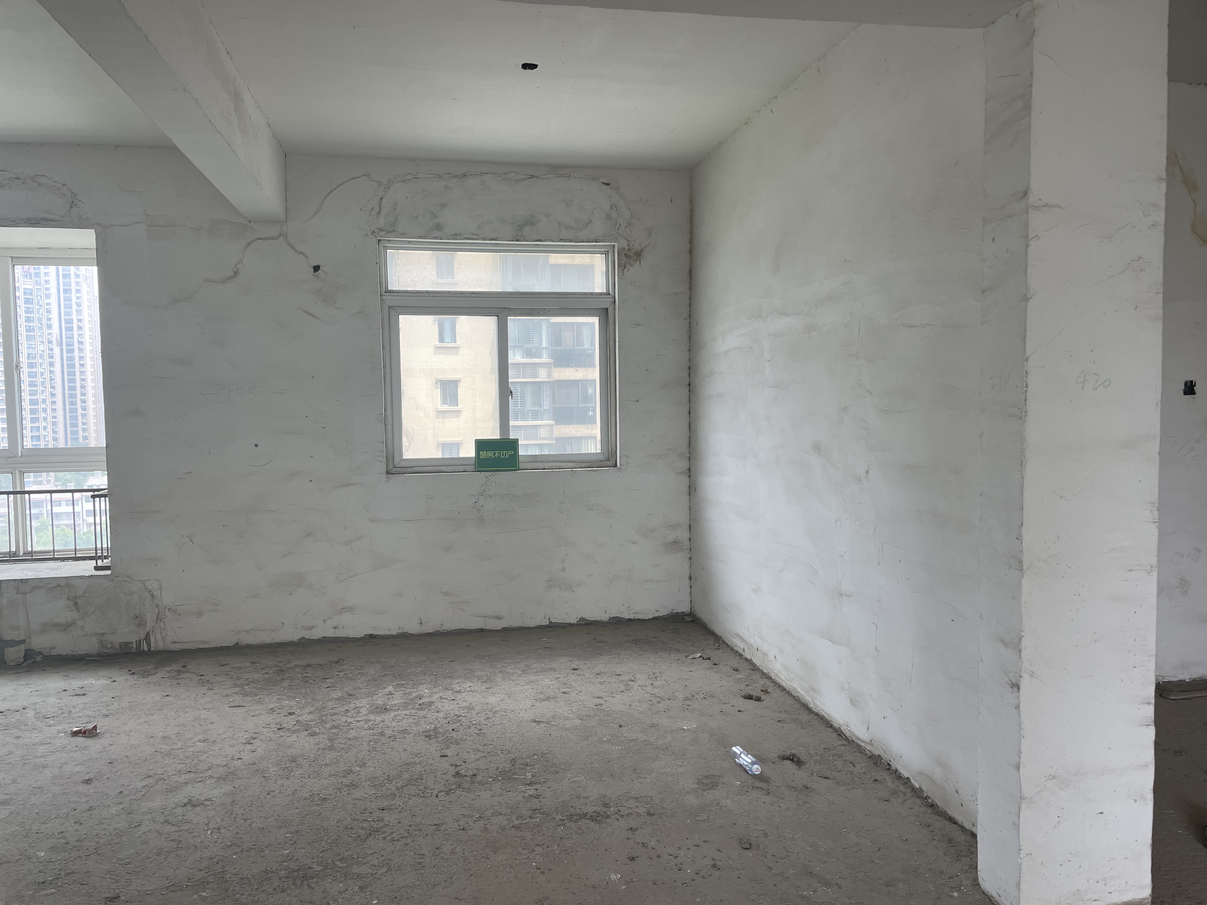 三丰鼎城毛坯小三房中间楼层满2看房有钥匙