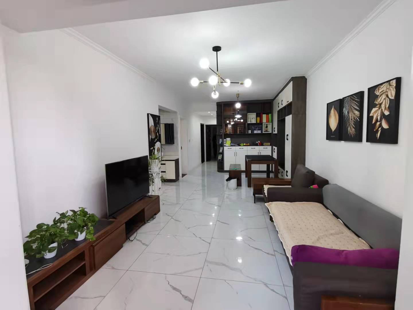 森林国际 精装两房 带露台 装修新 保养好 房东诚意出售