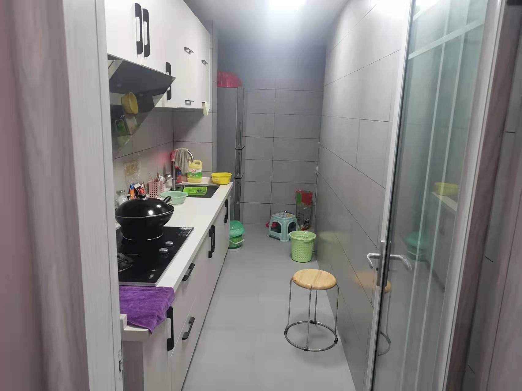 公园世家精装小三房中间楼层满二