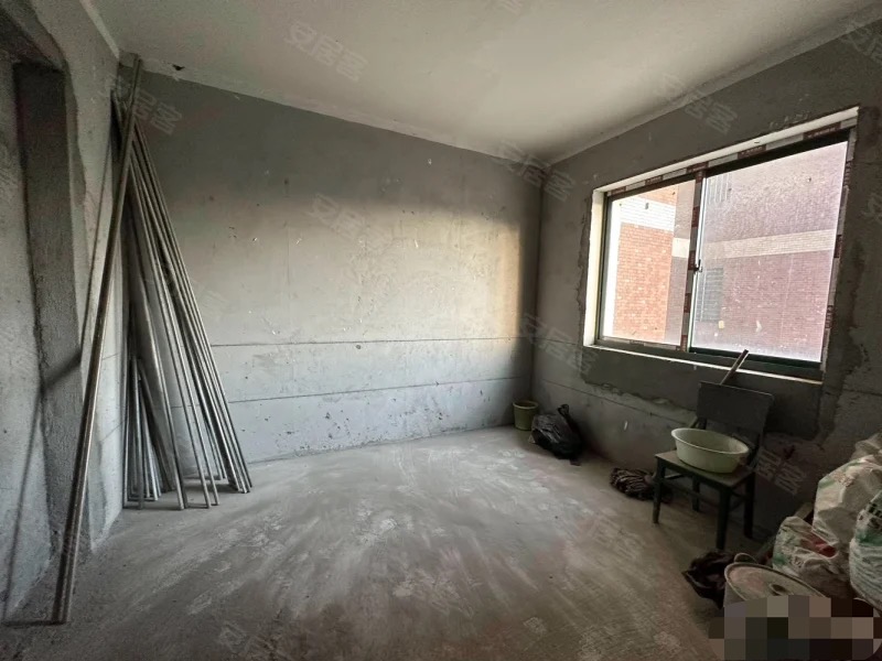 373，捡漏，市忠心，带大露台，电梯房，双阳台，采光好，急售