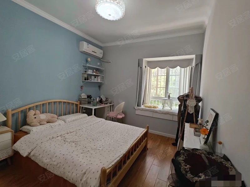 业主急卖，元泰三中旁，电梯小高层，9.5成新！家具家电全送❗拎包入住