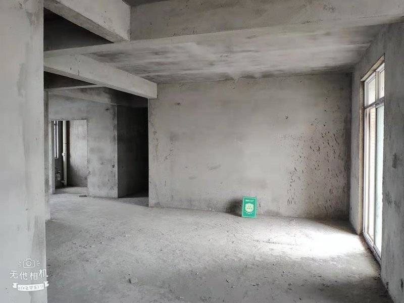 蓝天新城 毛坯大三房 发财楼层 户型通透 采光好