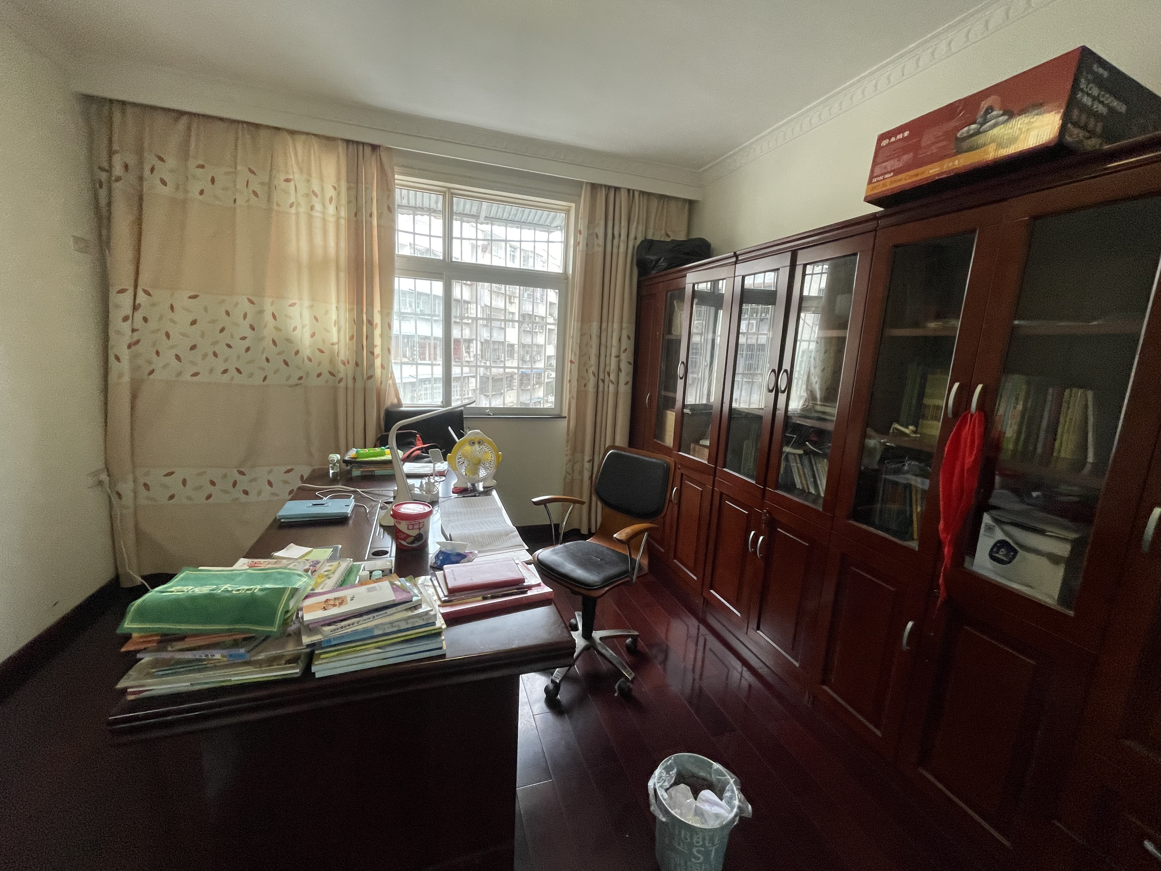 东桥新居.精装修.大户型.可以拎包入住.步行街北.附近配套齐全.房东诚意出售