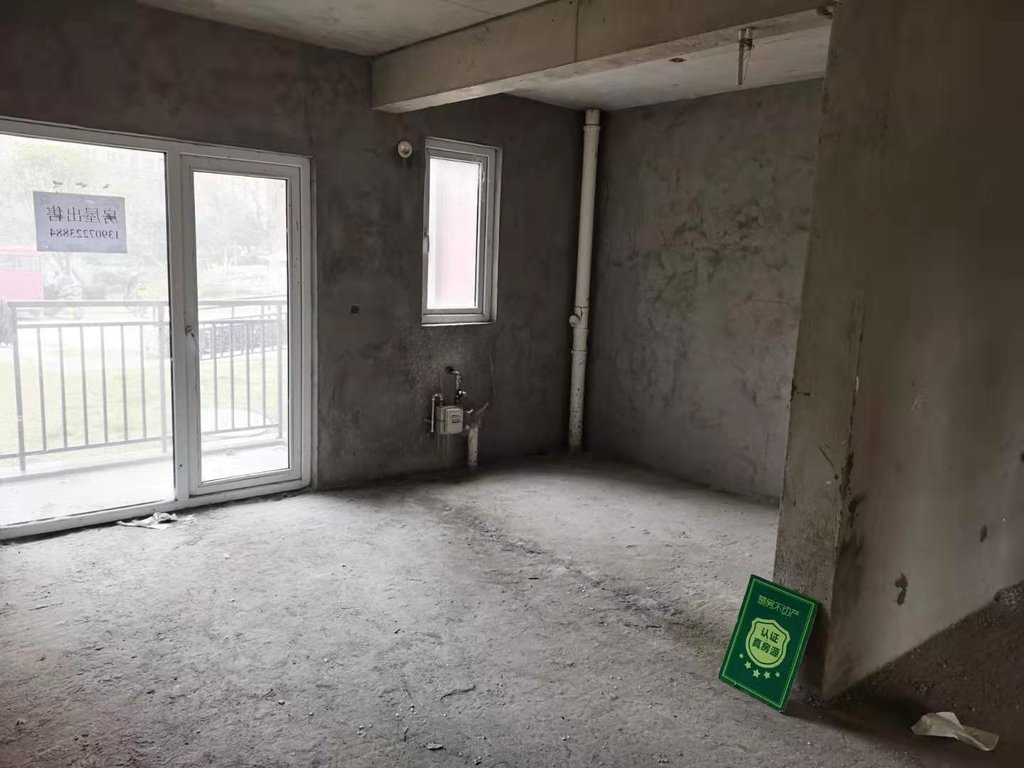 满庭春毛坯一楼三室两卫带院子看房方便房东诚意出售