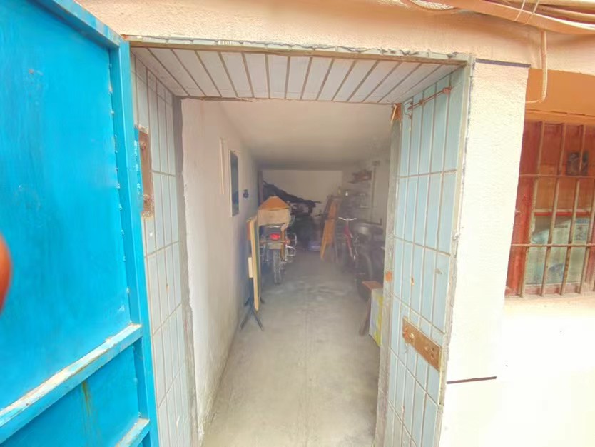 昌盛菜场旁.电力宿舍.精装三房两厅两卫.证件满二.看房方便