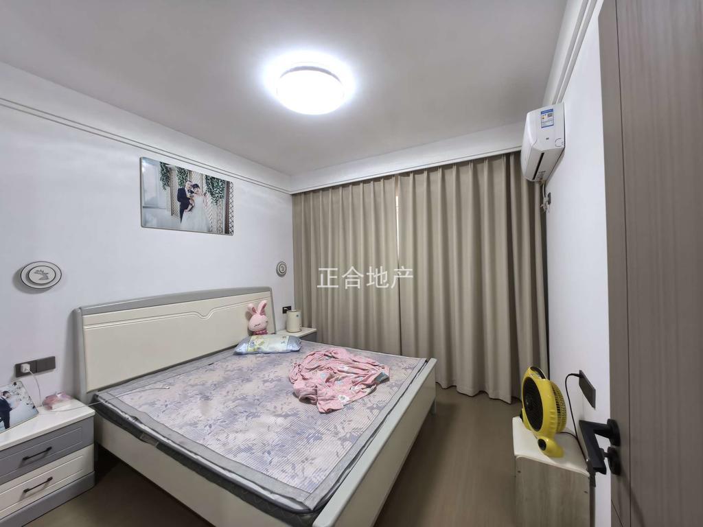 亏本出，业主急售，森林国际北苑，一楼带院子，精装三房，大阳台全屋地暖，证满二，