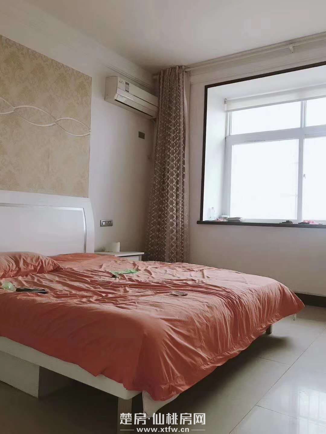 德美花苑 ，大三房两厅两卫，双大阳台，地段优，出门就是公交站菜场，实验 ，高档装修，拎包入住