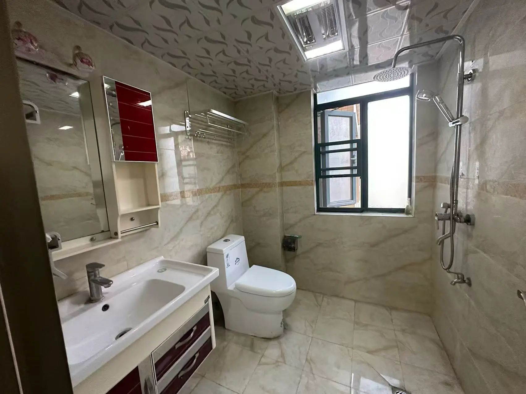 捡漏，城南，新城一号，精装3房2厅2卫，诚心出售，好楼层