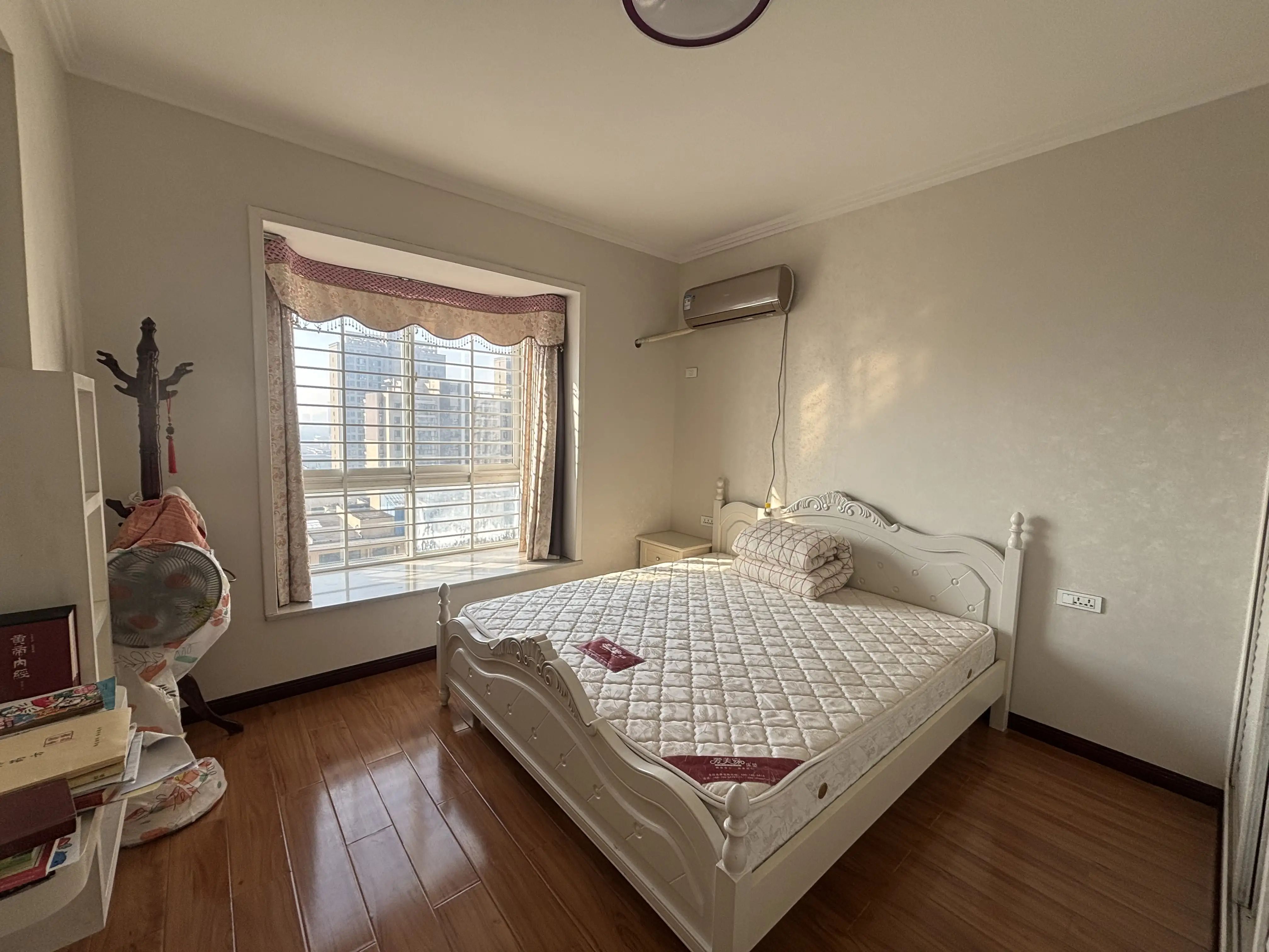 城西，三丰鼎城，精装大两房，电梯小高层，好楼层15楼，证满二