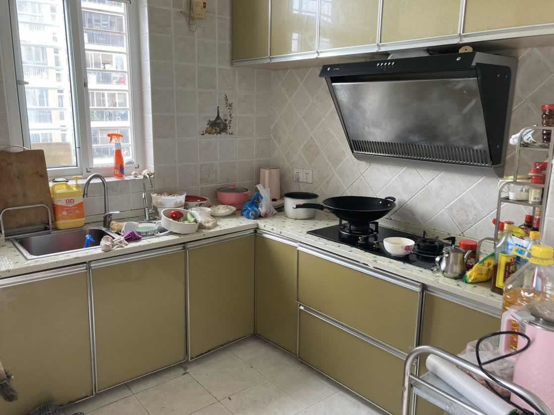 急售香岸华府的精装3房电梯中间楼层环境好拎包入住