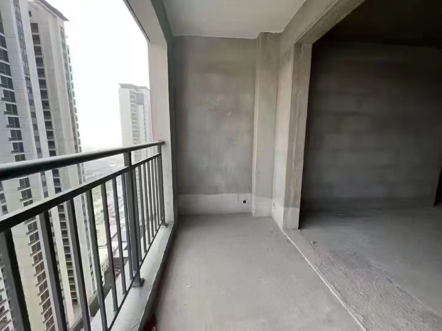 降价了，捡漏，风和日丽，好楼层，单价4700，满二，还带车位，比补贴还便宜，三开间朝南