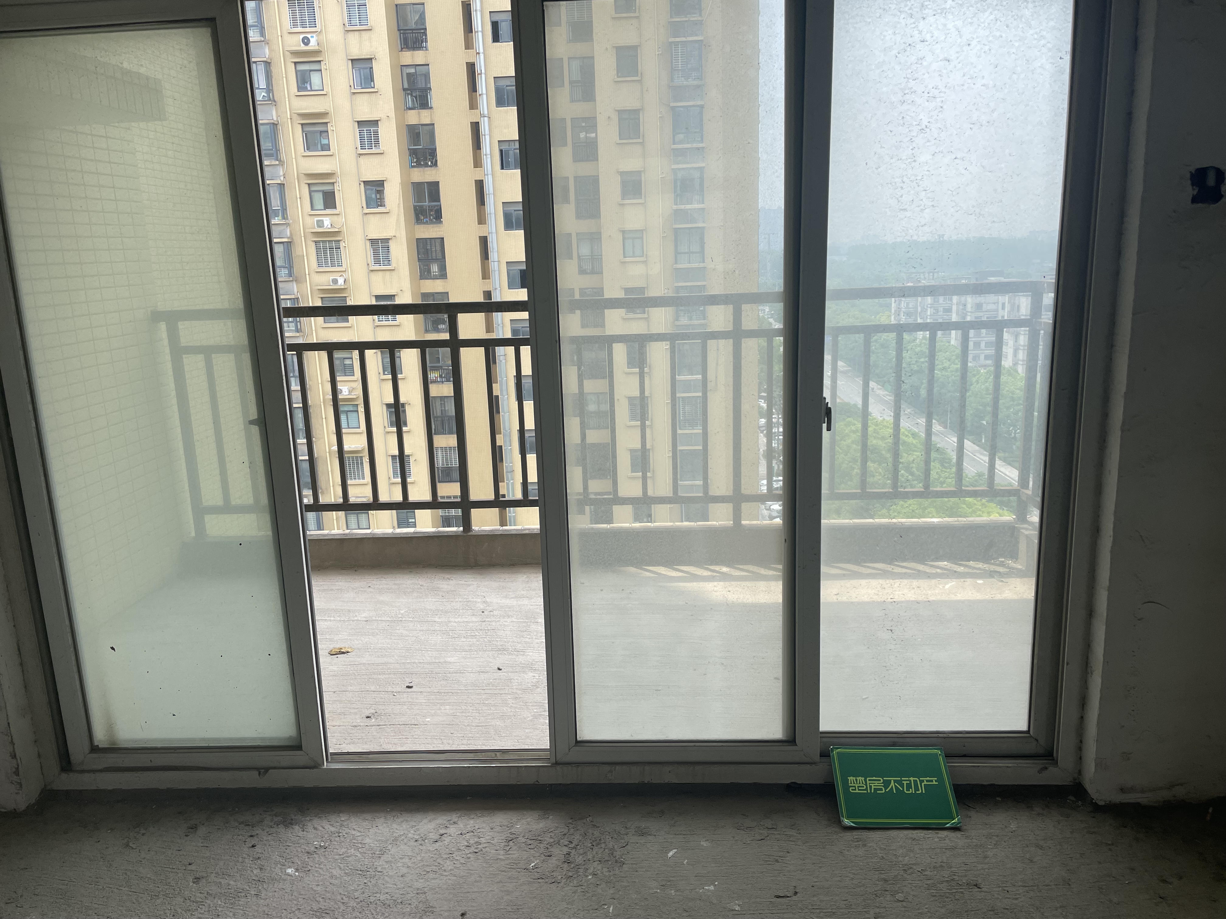 三丰鼎城毛坯小三房中间楼层满2看房有钥匙