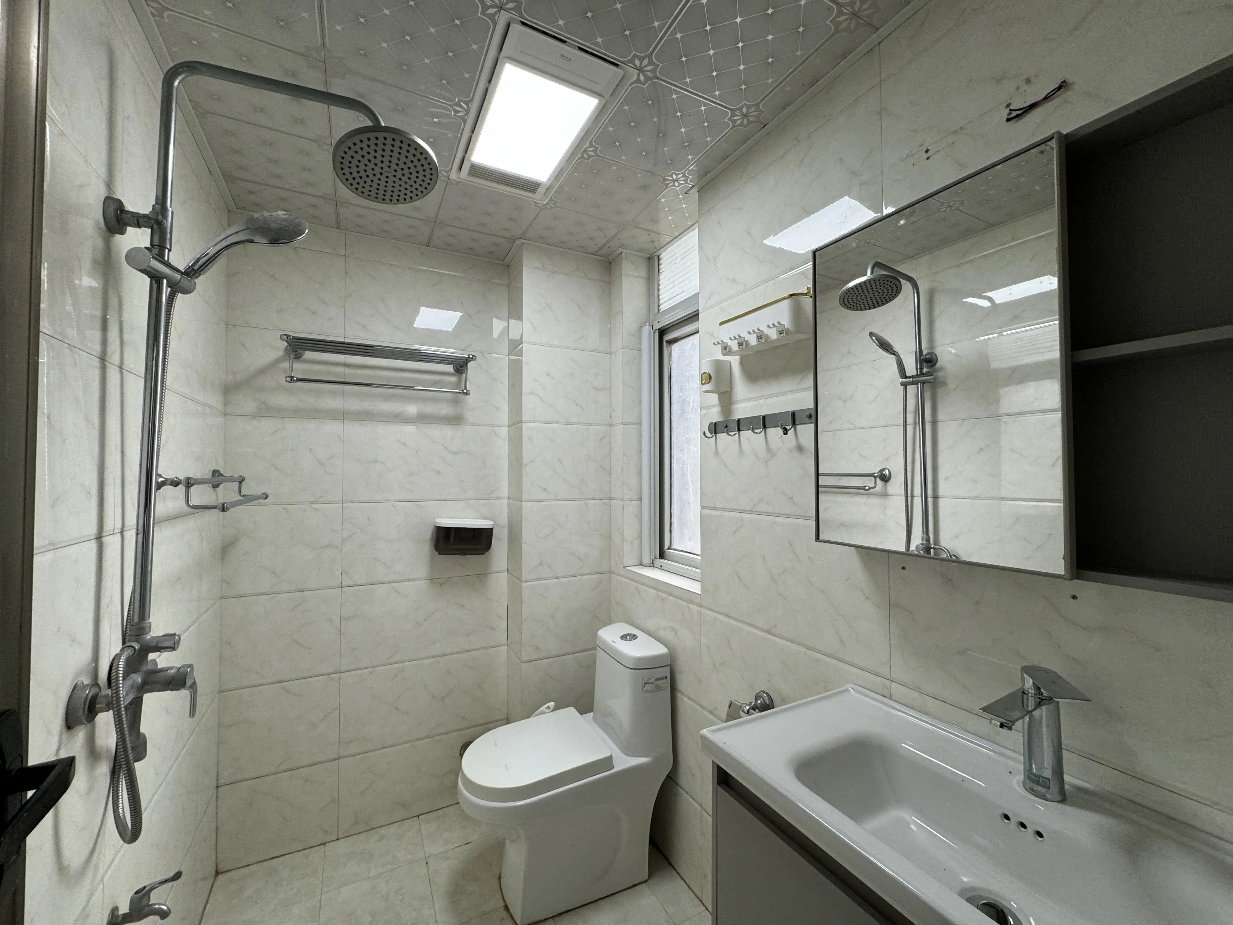 捡漏，一中对面，翰林公馆，​精装3房，边户，好楼层，单价4400，证满二