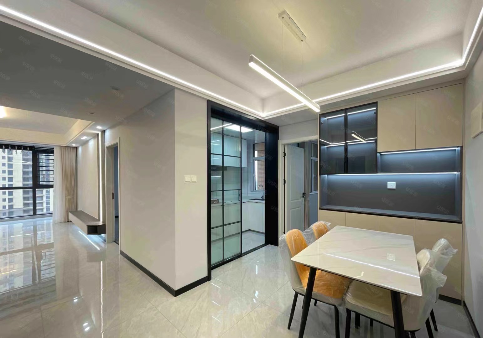 75，降价了，电梯小高层，全新精装3房，前后无遮挡，采光视野好，婚房必选！