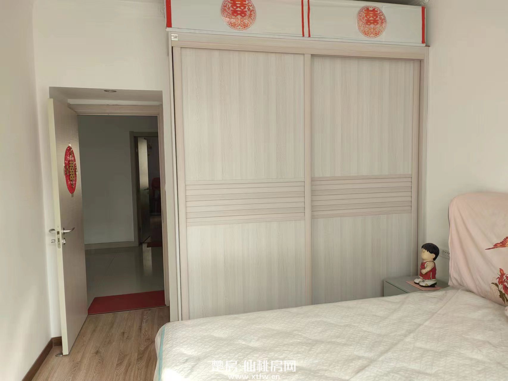 英伦名邸精装一梯两户三居室，中间好楼层采光通风好