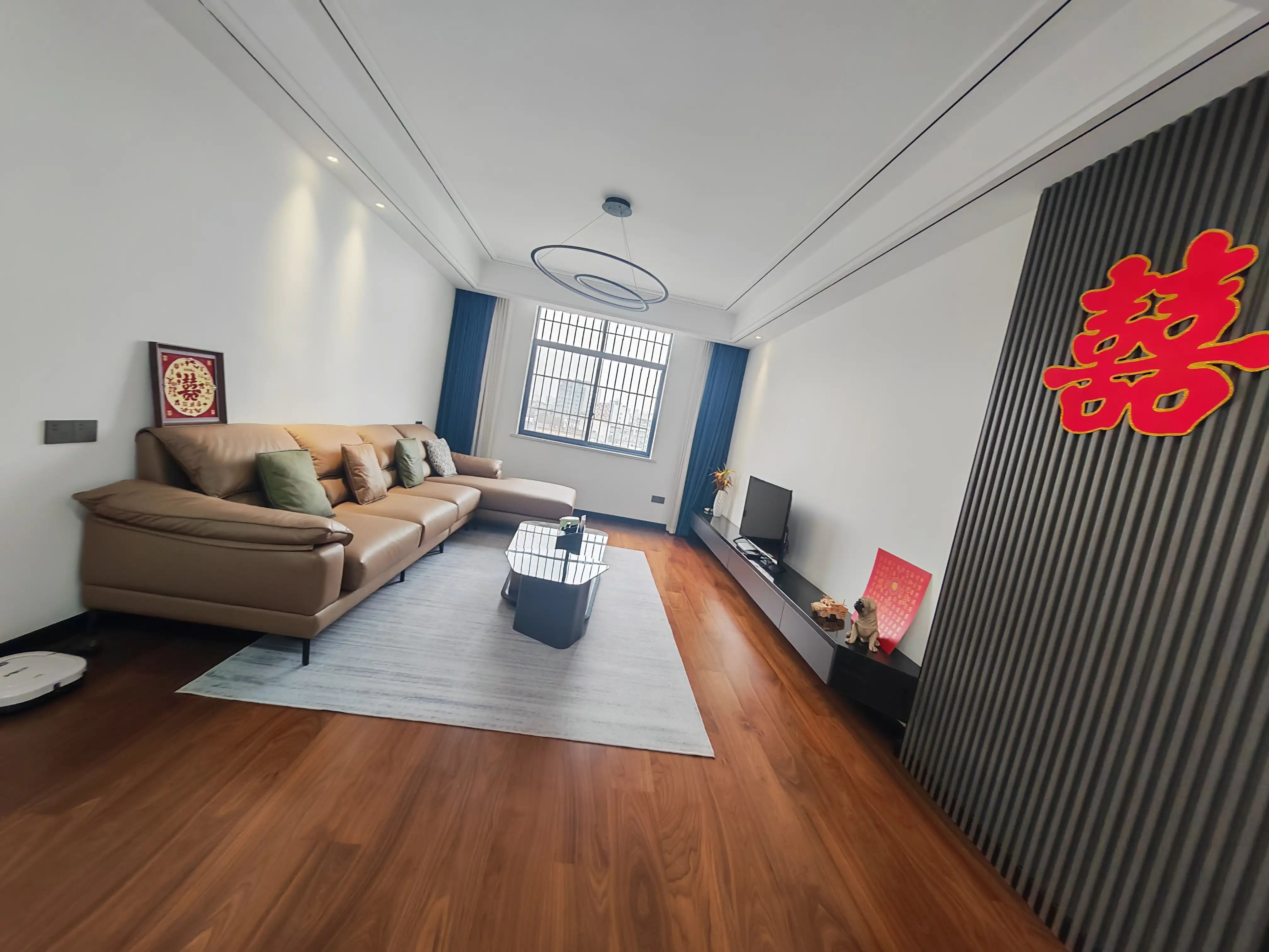 城南，北苑旁，电梯5楼，精装四房二卫，送大地下室，二个大露台