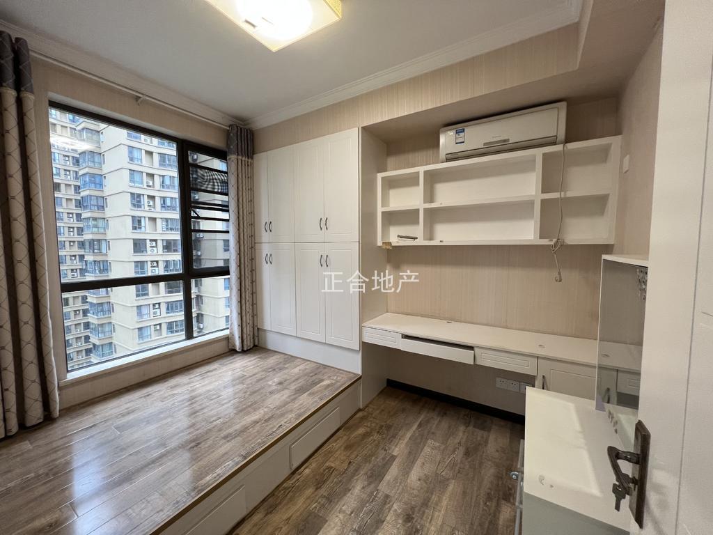 颐和公馆，大三房，精装三房两卫，9成新装修，单价5400，看中可谈