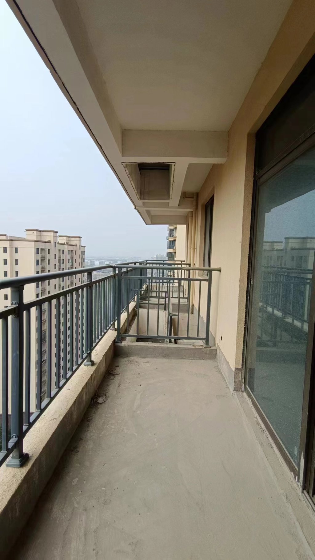 荣怀毛坯三房两卫中间楼层环境好