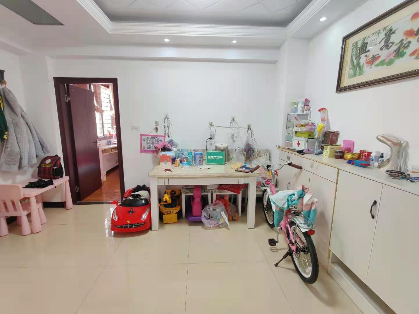 城南紫金城精装修两房中间楼层小区幼儿园对面 