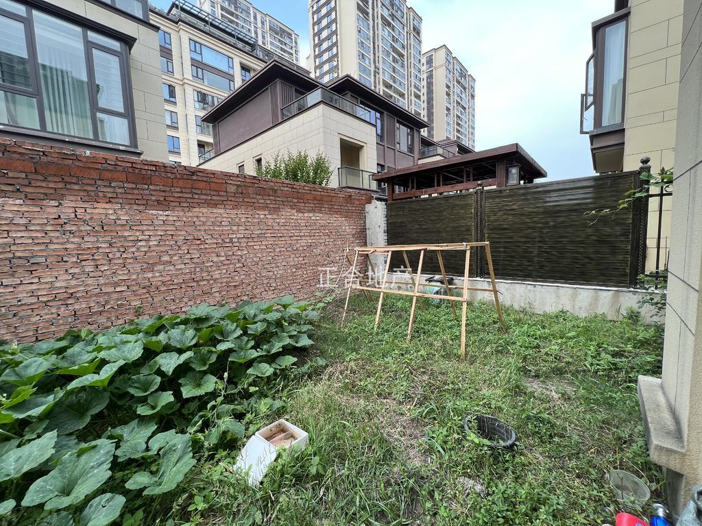 捡漏，边户，祥生观棠府别墅，一楼带大院，东边户，带两个车位，后有院子，阳光房，满二