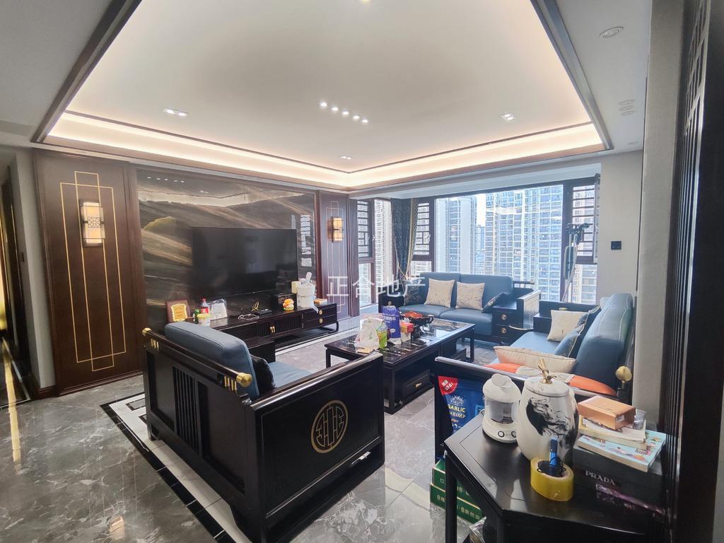 城南，森林国际，大平层，全屋豪装，装修都花了100万，电梯中层，诚心急售，送两个车位