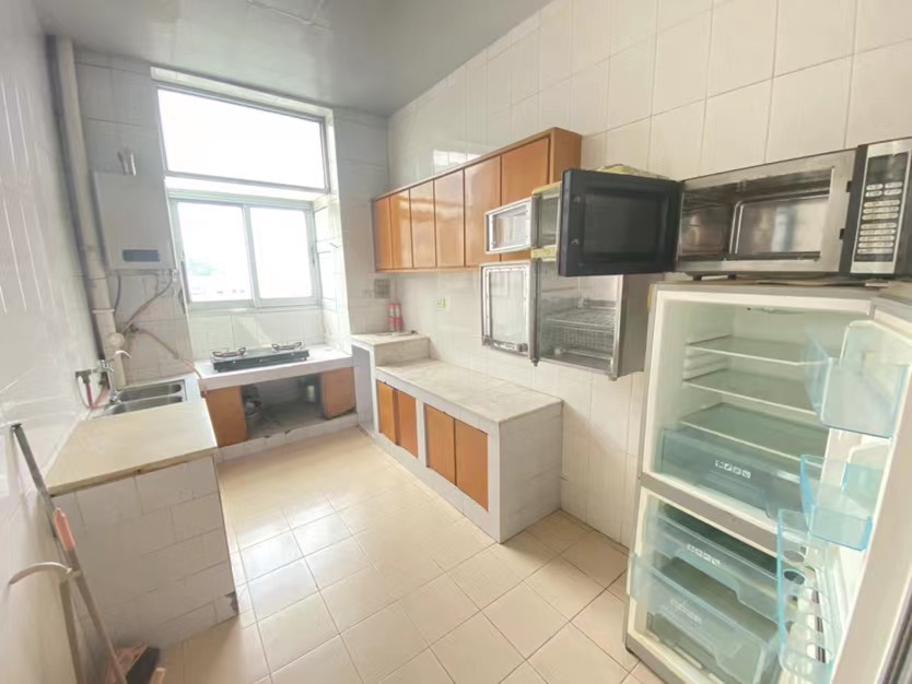 昌盛菜场旁.电力宿舍.精装三房两厅两卫.证件满二.看房方便