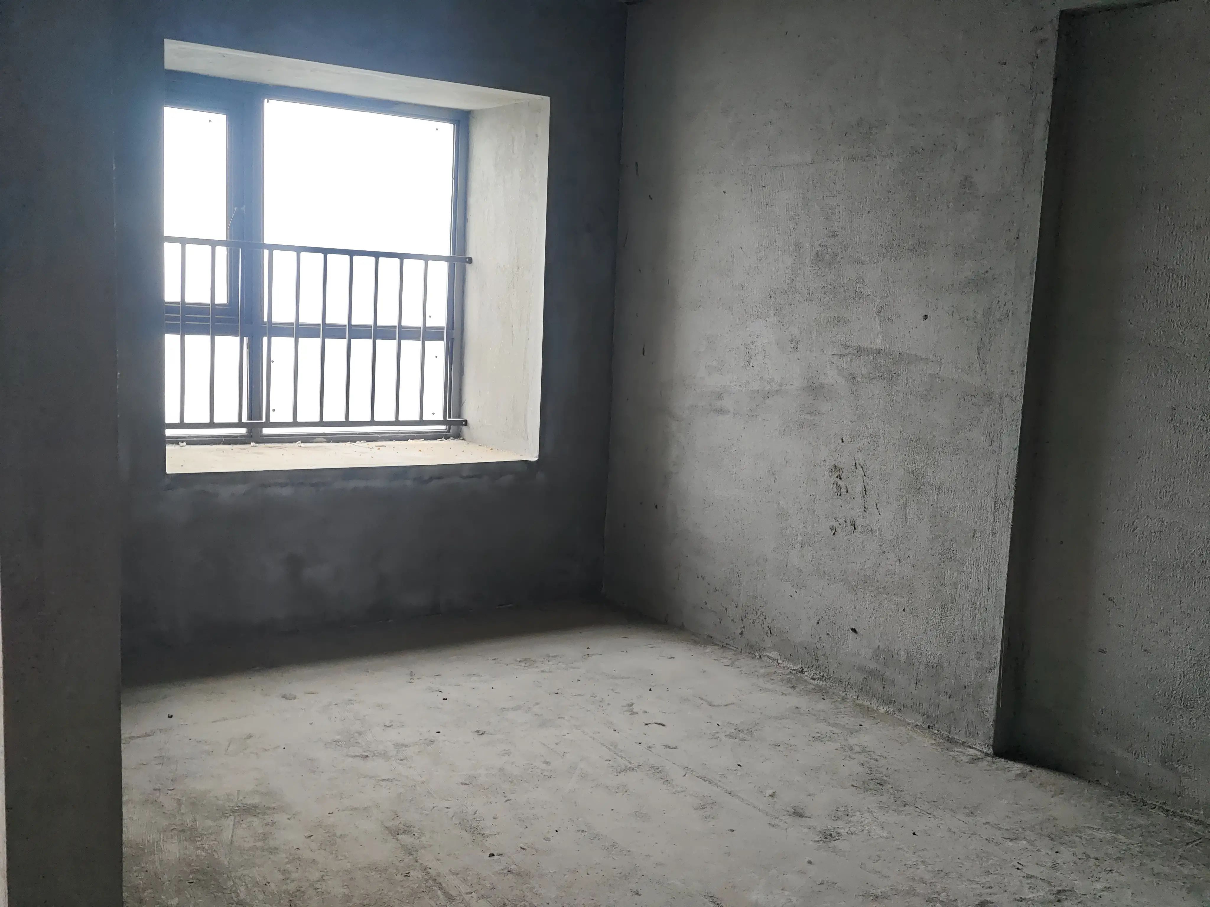 捡漏，御湖世家，​单价3500，中间楼层，毛坯三房，亏本出