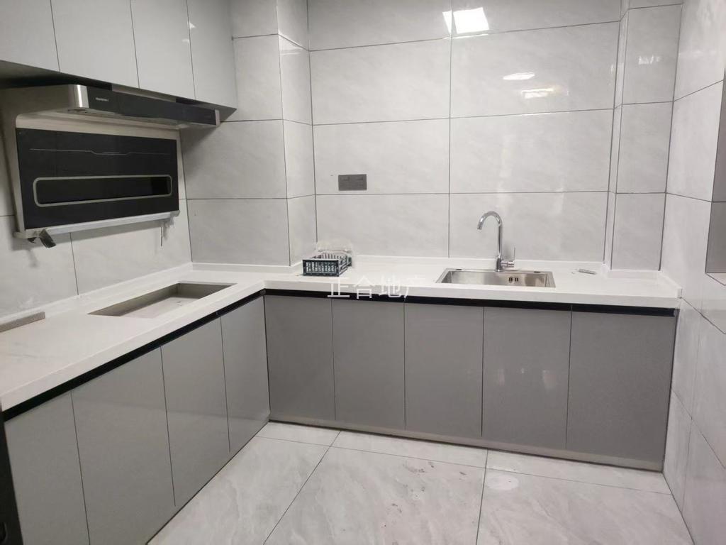 降价了，捡漏，城南，沔阳清华园，精装三房，电梯好楼层16楼，证满二，全新