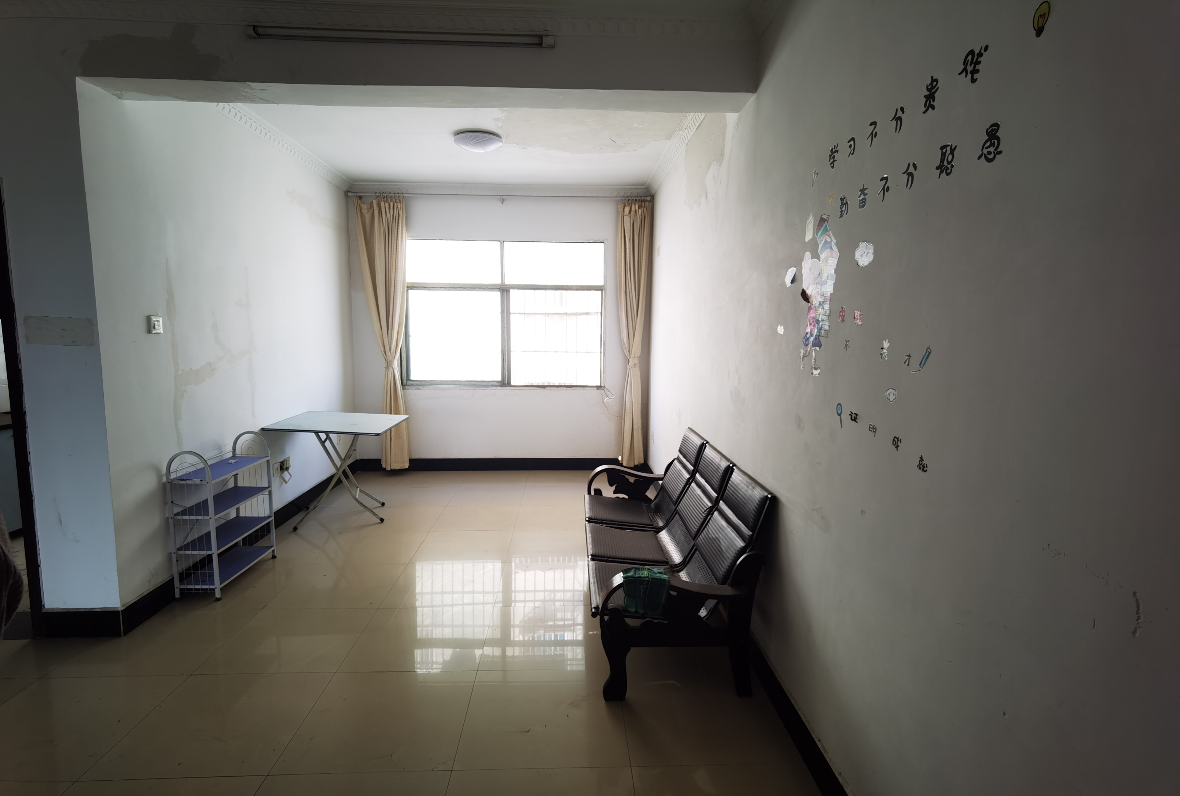 荆洪花园大两房方便看房业主诚心出售