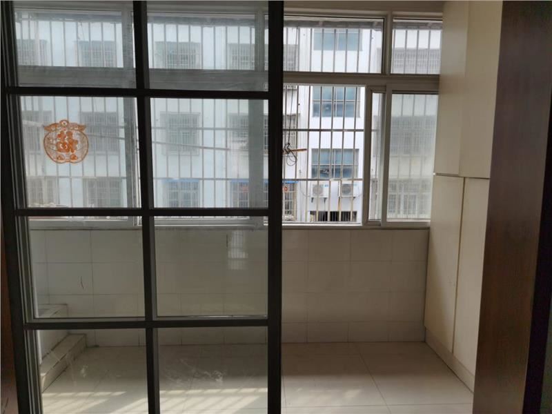 楼层好临街地段三室二厅二卫单价低过户方便可按揭