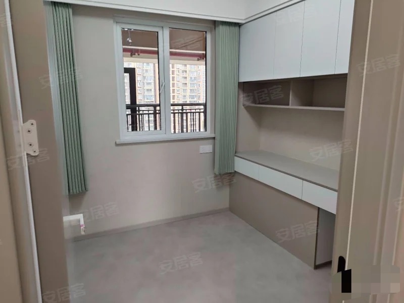 满庭春7期，全新装修，精装三房两卫，电梯好楼层，证满二，仙桃xiao学和三中