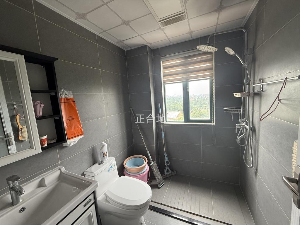 城南，新‮壹城‬号‬五期，​电‮小梯‬高层，精装​3房2厅2卫，中间好楼层，家电全送，证满二