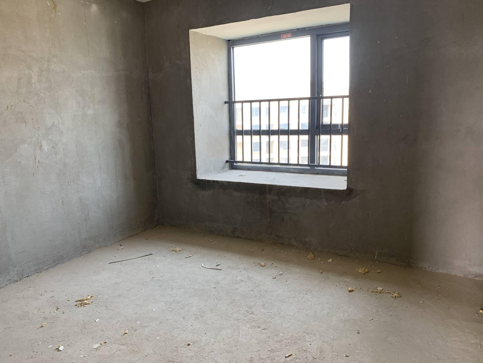 森林国际，毛坯大三房， 房