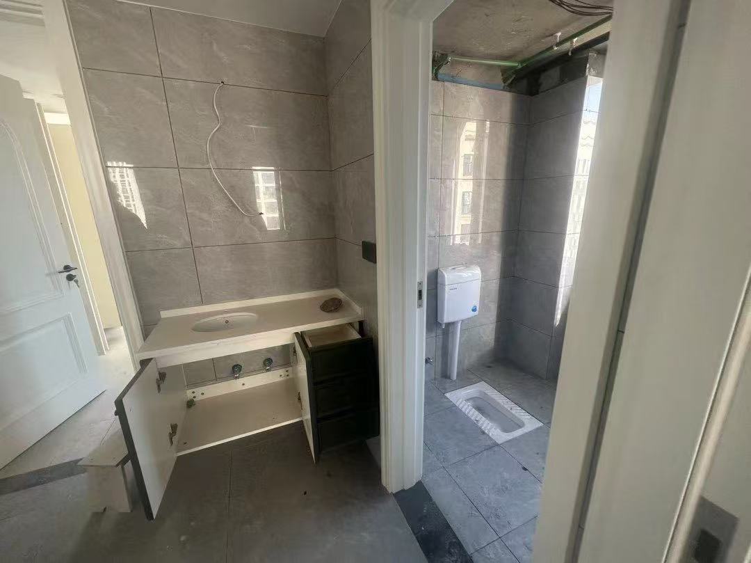 捡漏，城南，荣怀1梯1户，精装4房，小高层，证满二