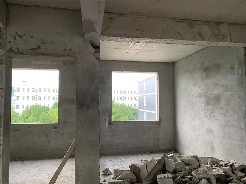 城南碧桂园旁，户型方正，视野开阔，采光非常好，只限全款！