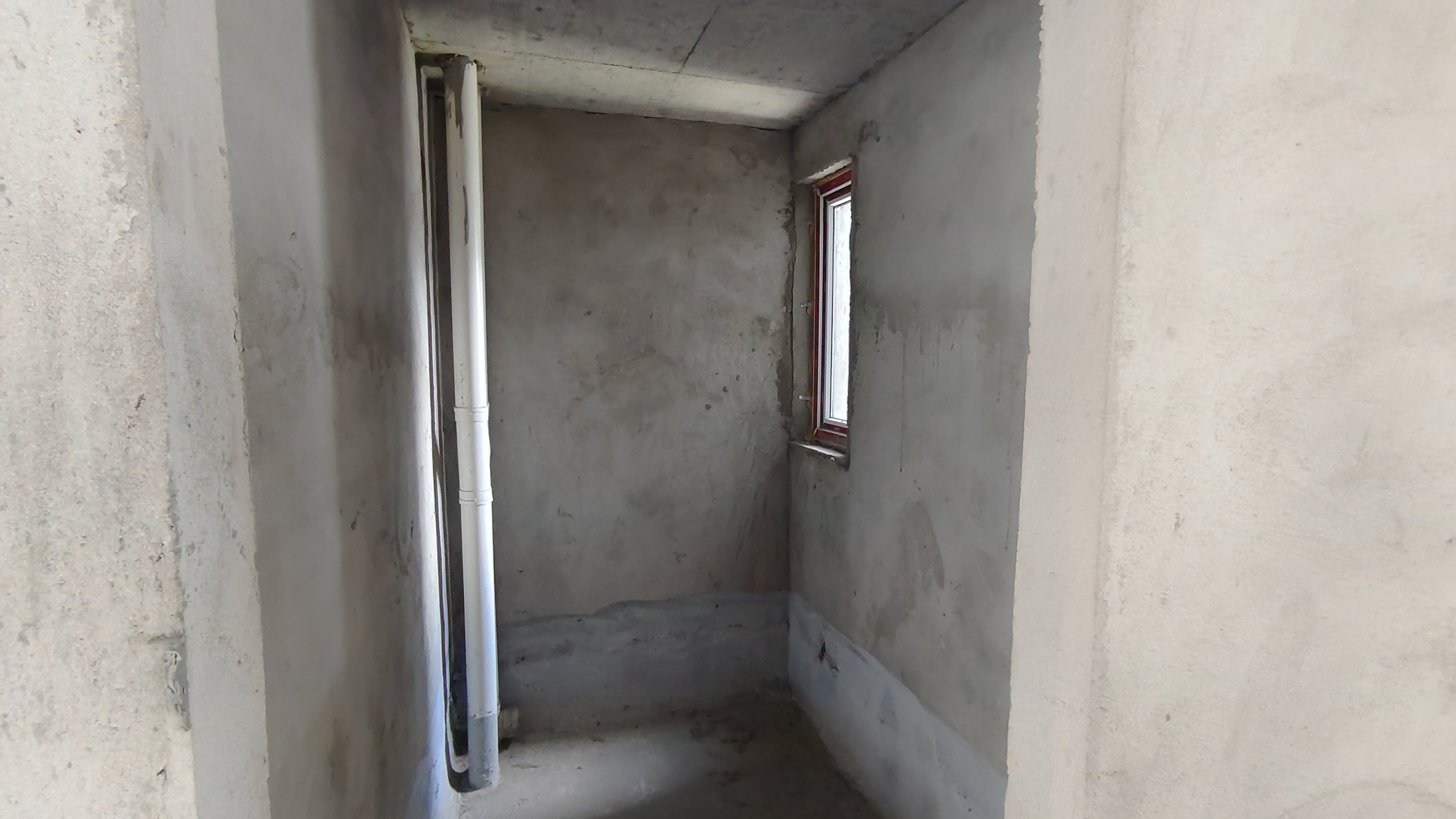 沔阳公馆.毛坯边户三房.证件满二.看房方便