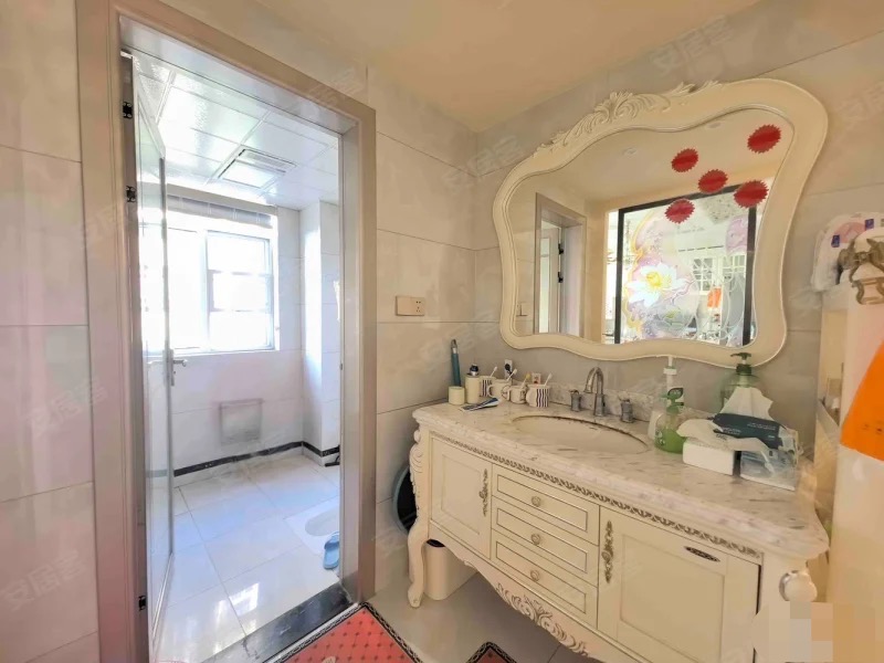 176，捡漏，和合四期，精装三房，单价5500，芝华士沙发，边户，好楼层满五