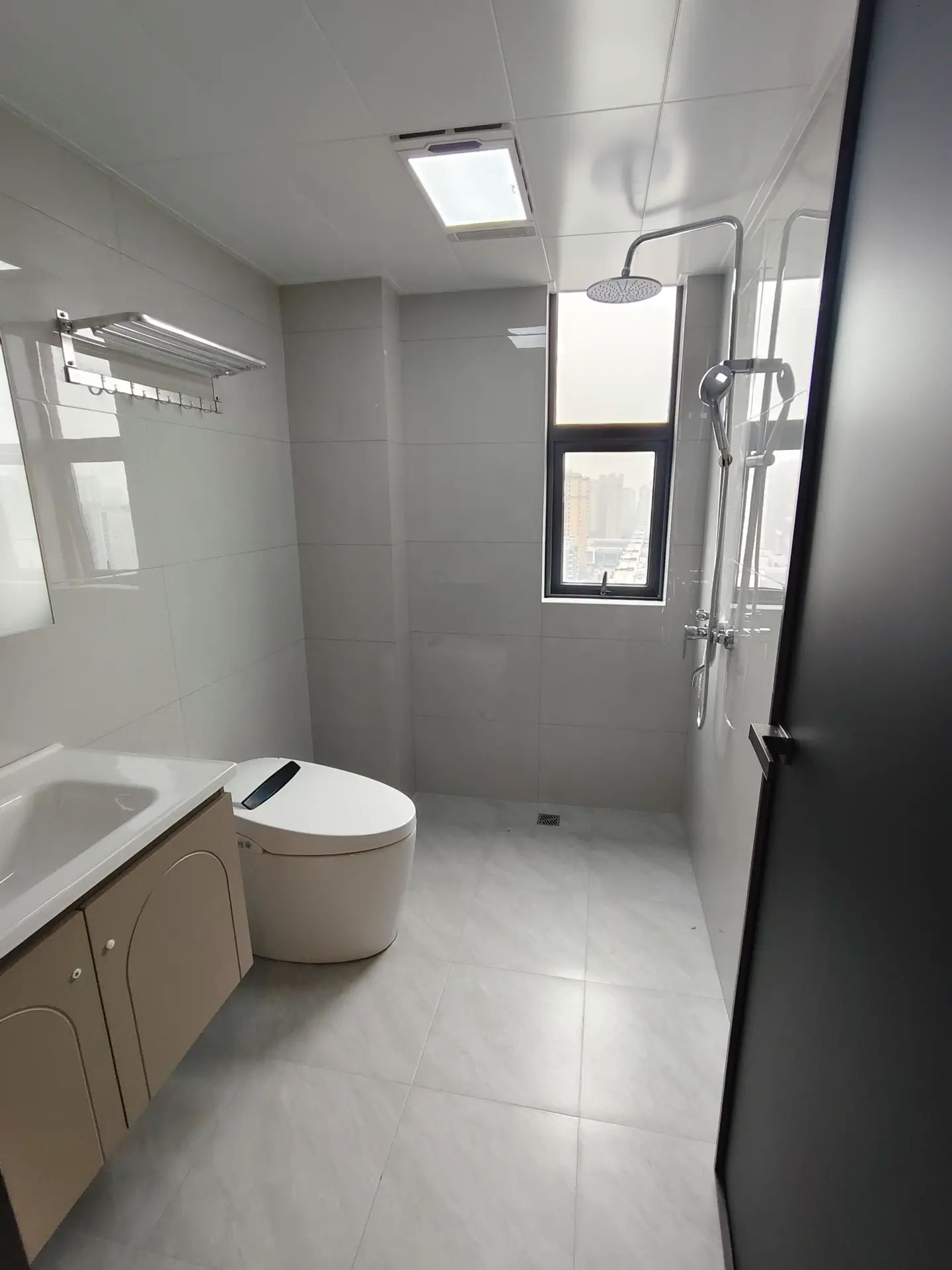 城南，元泰C区，精装三房，好楼层21楼，满五，诚心出售