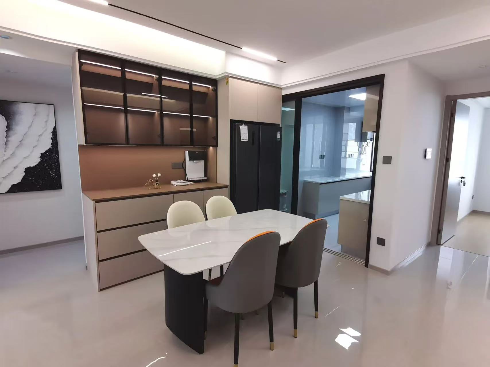 降价了，城南，御湖世家，凤凰楼，全新精装大三房二卫，新三中，业主包满二