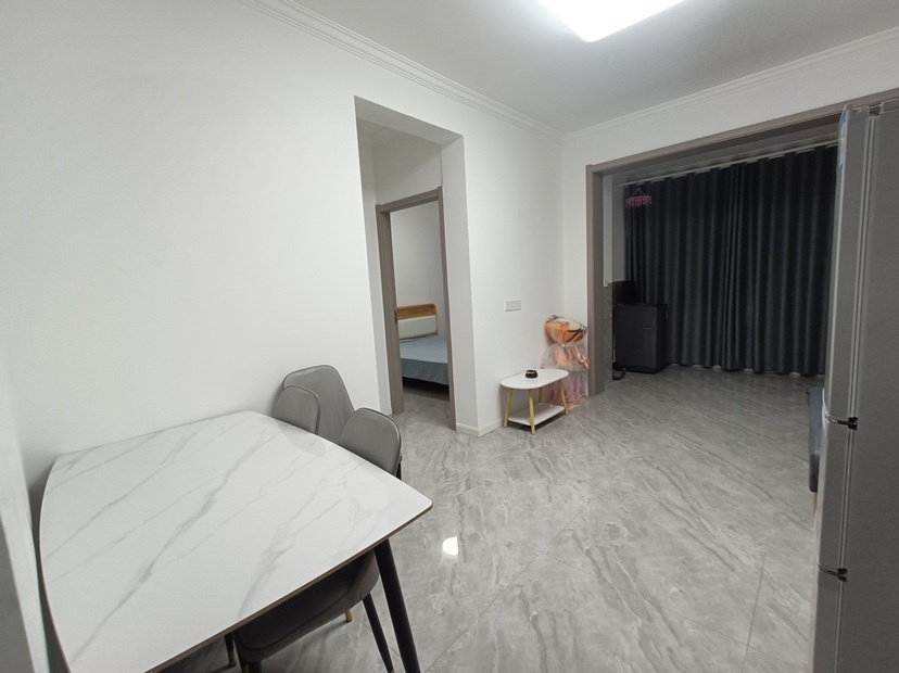 仙桃职院旁，天泽园精装两房，家电家具齐全，拎包入住