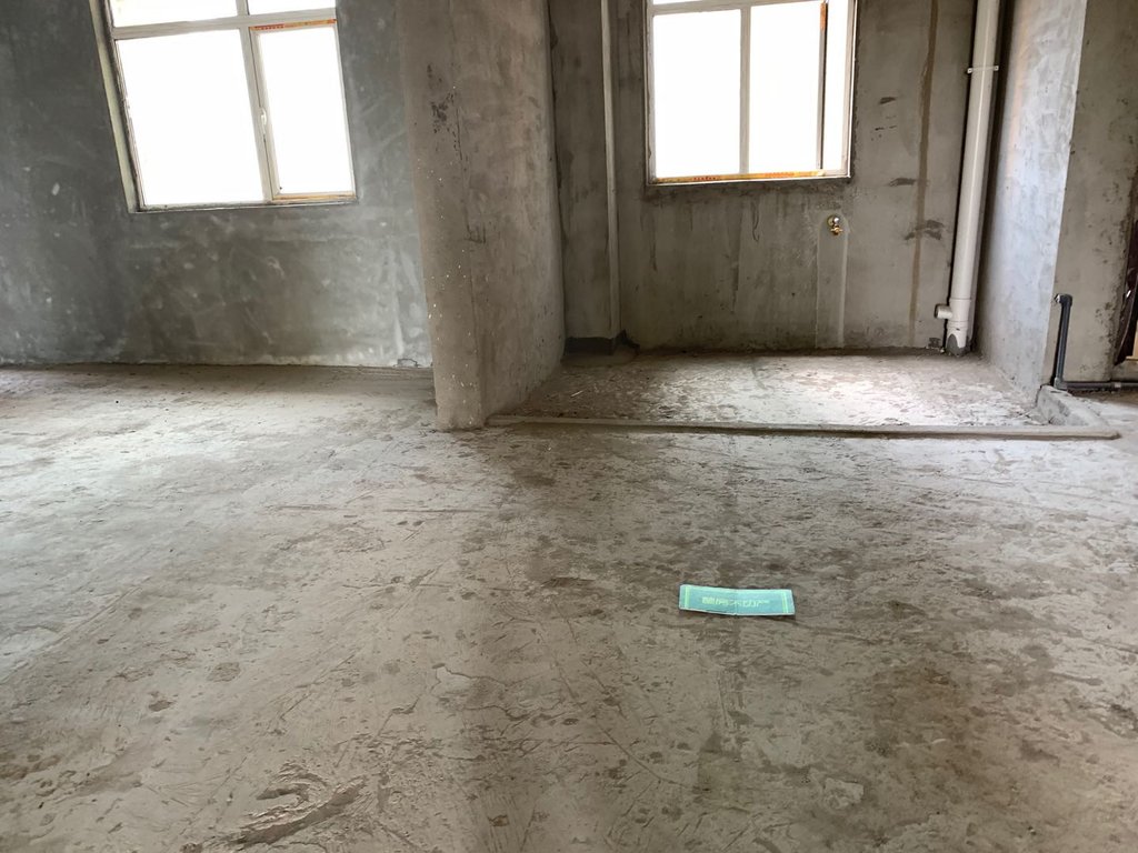 领秀城，毛坯大三房，好楼层，看房方便！