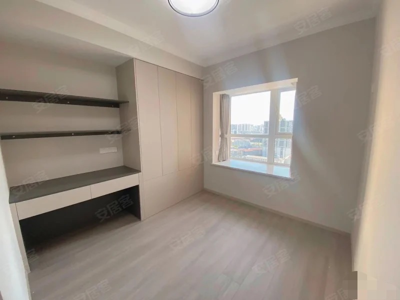 降价了，捡漏，润泽天下，精装大三房，全新装修，单价4800，证满二