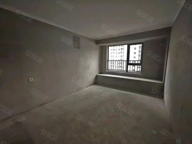 捡漏，吾悦广场，现房，带一个车位，三房，中高楼层，诚心出售